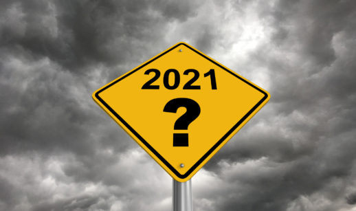 Placa de transito com texto 2021 e ponto de interrogação