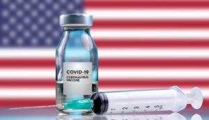Vacina e seringa na bandeira dos EUA