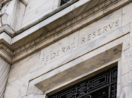Foto da fachada do federal Reserve, nos Estados Unidos