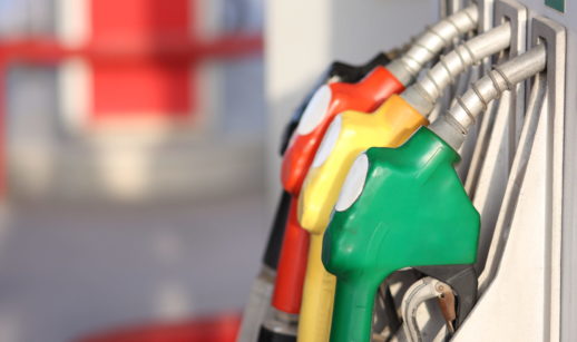 Bomba de posto de combustível com gasolina, diesel e gás. Preços sofrerão aumento