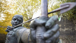 Robin Hood, estátua do herói fora da lei em Nottingham, na Inglaterra