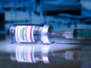 vidro de vacina com seringa