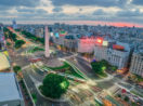 Foto aérea do obelisco, em Buenos Aires, capital da Argentina
