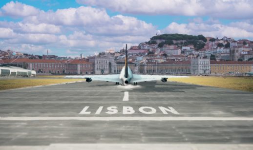 avião decola em Lisboa
