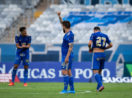 Três jogadores do Cruzeiro em campo por jogo do campeonato mineiro
