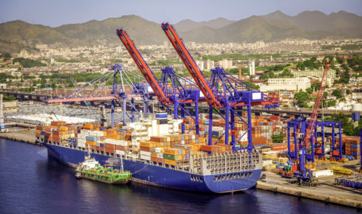 Imagem do porto do Rio de Janeiro, por onde passa o comércio do Brasil, membro do G-20