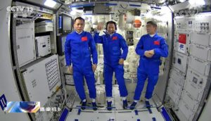 Chineses no espaço