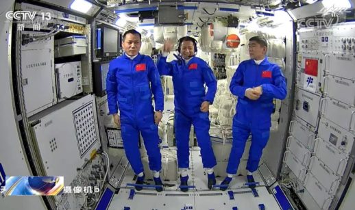 Chineses no espaço