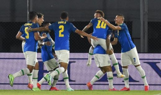 Seleção brasileira, cujos jogadores dominam lista de mais valiosas da Copa América, comemora gol