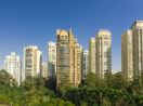 Prédios em meio à parque em São Paulo, alusivos aos FIIs para investir em junho