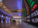 Imagem do interior da B3, a bolsa de valores brasileira, onde é negociado o índice Ibovespa