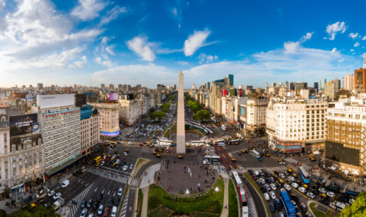 Vista aérea da Avenida 9 de Julho, em Buenos Aires, na Argentina, cujo PIB cresceu
