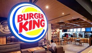 Logo do Burger King em sua loja em destaque, remetendo à compradora da Domino's