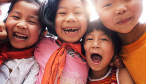 Crianças chinesas sorridentes