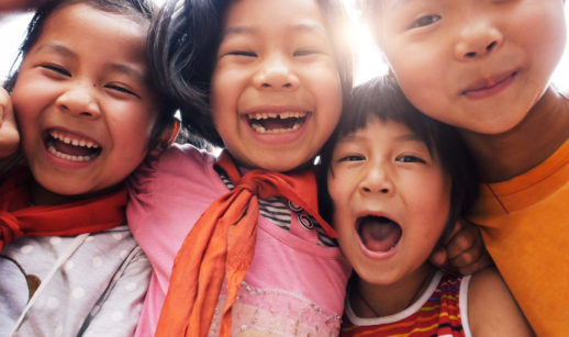 Crianças chinesas sorridentes