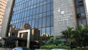 Fachada do Tribunal Regional do Trabalho de São Paulo, que confirmou demissão por justa causa de mulher que recusou vacina da covid-19