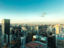 Vista aérea de São Paulo, com centenas de prédios, alusivos aos fundos imobiliários