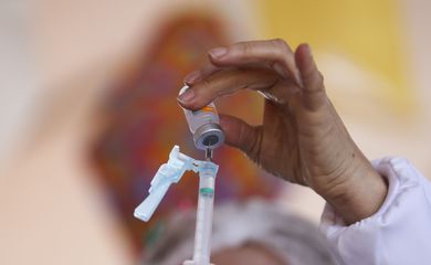 Vacinação atrasa em oito capitais