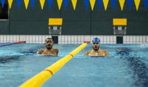 Gabriel Cristiano e Douglas Matera durante treino de natação, no ToBio Aquatic Center, em Hamamatsu, Japão, onde ocorrerá os Jogos Paralímpicos de Tóquio