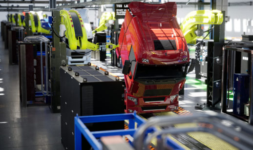 Linha de produção de caminhões, alusiva à da Volvo, primeiro cliente do aço livre de combustíveis fósseis da Suécia