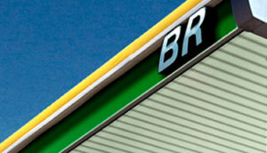 Logo BR em destaque em posto da BR Distribuidora