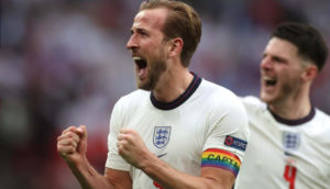 Harry Kane, atacante do Tottenham, que disputa a Premier League comemora gol em jogo da seleção da Inglaterra