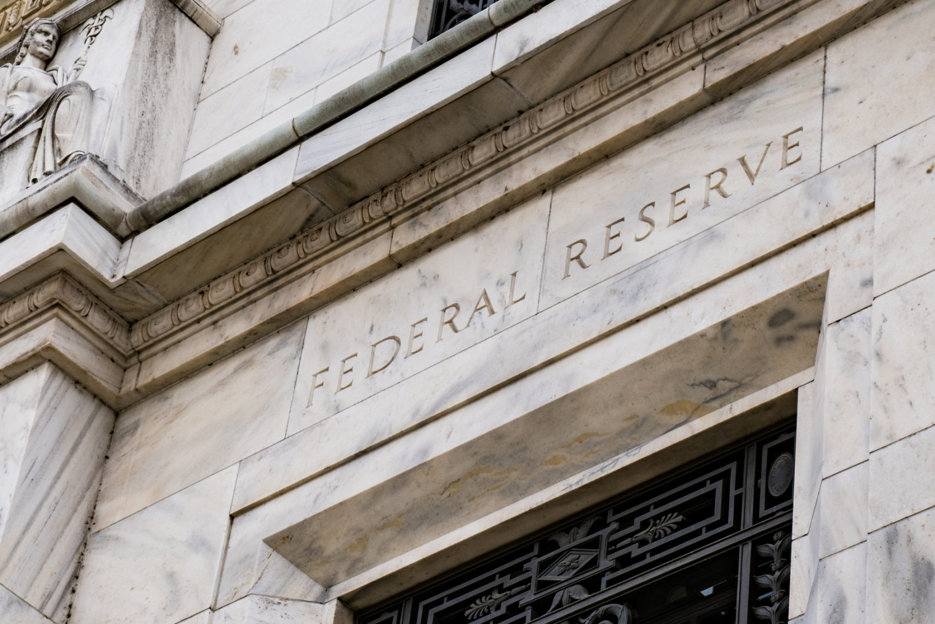 Fed segue com estímulos econômicos e mantém juros entre 0 e 0,25