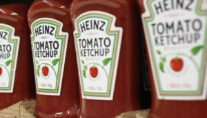 Tubos de ketchup da Kraft Heinz, que comprou a Hemmer
