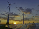 Torres de geração de energia eólica e painéis solares, alusivos à energia limpa