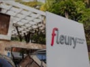 Fachada de unidade de atendimento do Fleury, com destaque para o logo da empresa