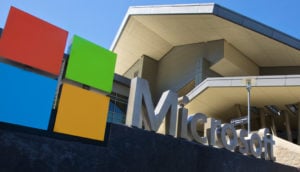 Fachada de prédio da Microsoft, nos EUA, que passou a Apple como empresa de capital aberto mais valiosa do mundo