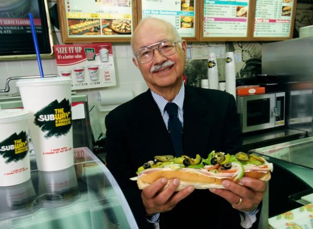 Morre co-fundador do Subway, que transformou US$ 1 mil em uma
