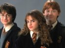 Harry Potter, Hermione e Rony, vestidos como bruxos