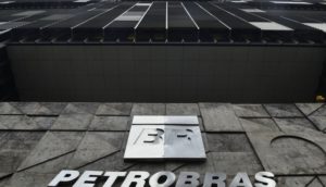 Fachada da sede da Petrobras, no Rio de Janeiro, que pagará bons dividendos com a Vale