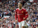 Cristiano Ronaldo correndo e sorrindo com a camisa do Manchester United após marcar um de seus gols