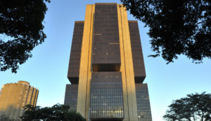 Fachada do Banco Central do Brasil, em Brasília, que tem a missão de controlar a inflação