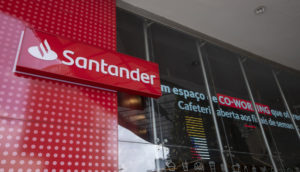 Fachada de agência do Santander, cujos resultados foram divulgados, na Avenida Paulista, em São Paulo
