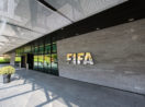 Fachada de entrada da Fifa, que lançou a plataforma FIFA+, em Zurique, na Suíça
