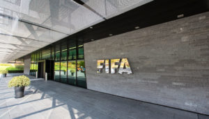 Fachada de entrada da Fifa, que lançou a plataforma FIFA+, em Zurique, na Suíça