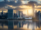 Paisagem de Nova York, com prédios espelhados ao fundo, alusivo às recomendações para investir em abril