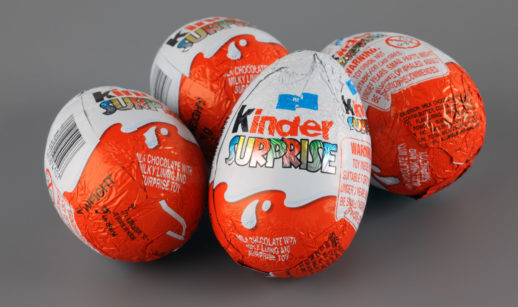 Quatro embalagem de Kinder Ovo, da Ferrero, que estão com risco de salmonela