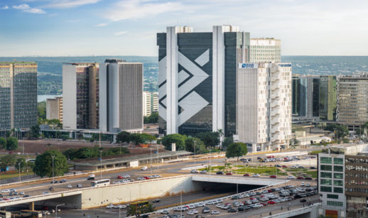 Aérea de Brasília com destaque para fachada do prédio do Banco do Brasil, uma das ações com foco em dividendos recomendadas para maio
