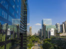 Visão de prédios espelhados na Avenida Faria Lima, em São Paulo, onde fundos imobiliários de escritórios investem