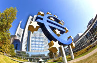Fachada do Banco Central Europeu, com destaque para o símbolo do euro, alusivo à alta de juros do BCE