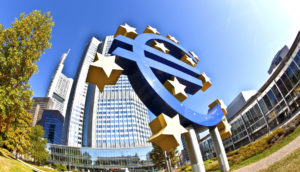 Fachada do Banco Central Europeu, com destaque para o símbolo do euro, alusivo à alta de juros do BCE