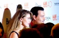 Johhny Depp e Amber Heard em evento, lado a lado