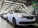 Renault Sandero branco em linha de fábrica no Paraná, onde será produzido novo SUV
