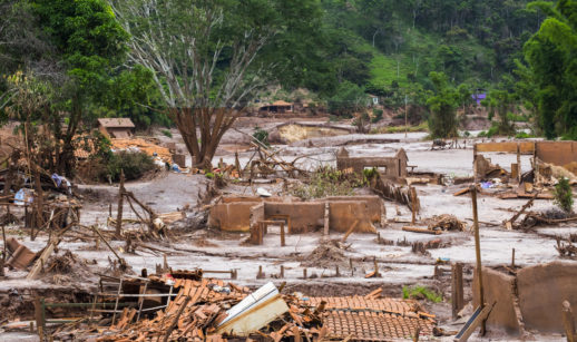 Distrito de Paracatu de Baixo destruído pela lama da barragem do Fundão, da Samarco, em