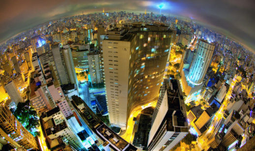 Aérea da cidade de São Paulo iluminada, uma das que serão afetadas pelo aumento na conta de luz