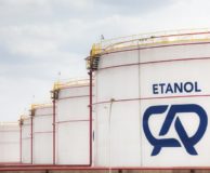 Tanques de etanol da Copersucar, que criou a joint venture Evolua com a Vibra Energia, na cor branca